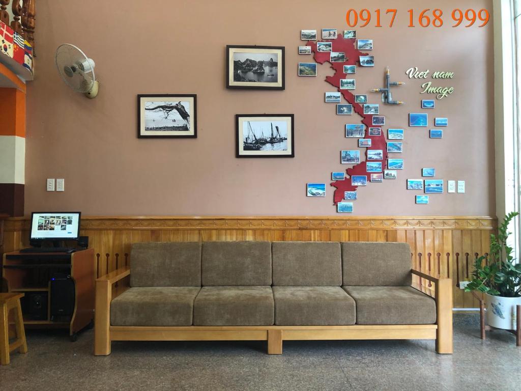 Shared lounge/TV area