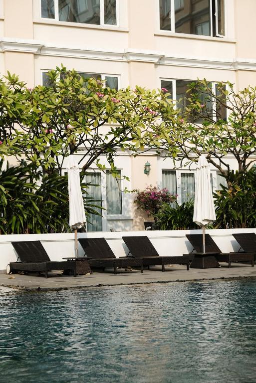 สระว่ายน้ำ