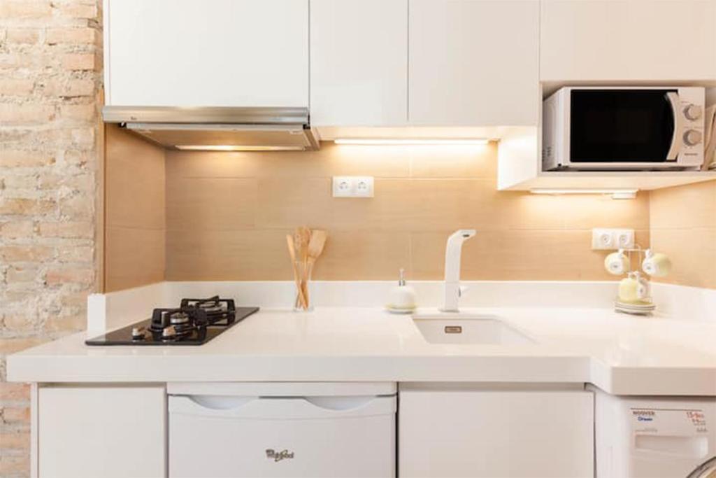 ApartaSuite Centro Histórico Ático tranquilo y luminoso en el corazón de Granada - 2