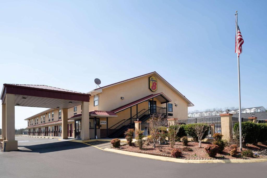 Super 8 by Wyndham Cleveland, Cleveland