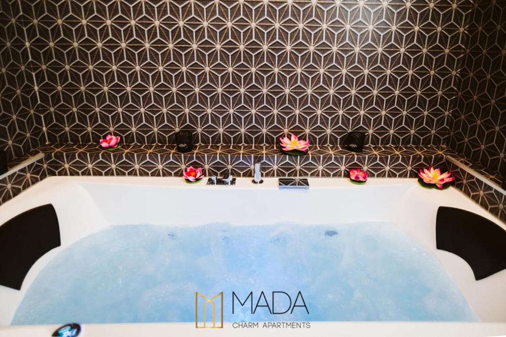 MADA Charm Apartments Jacuzzi - 5