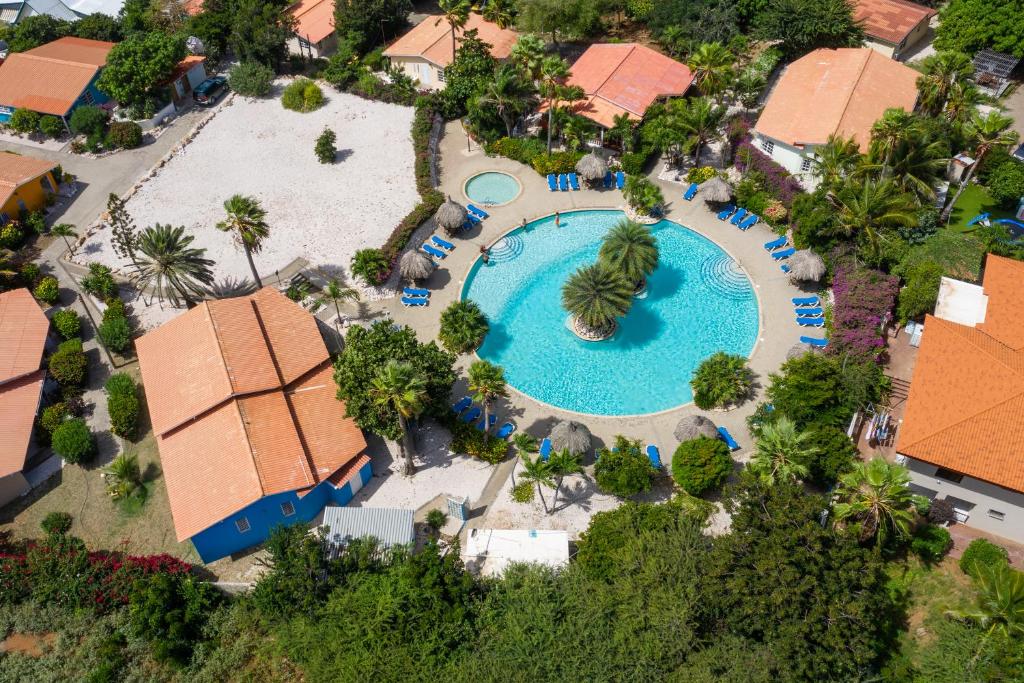 Studio at the pool in tropical Resort Seru Coral with privacy and large pool, Willemstad
