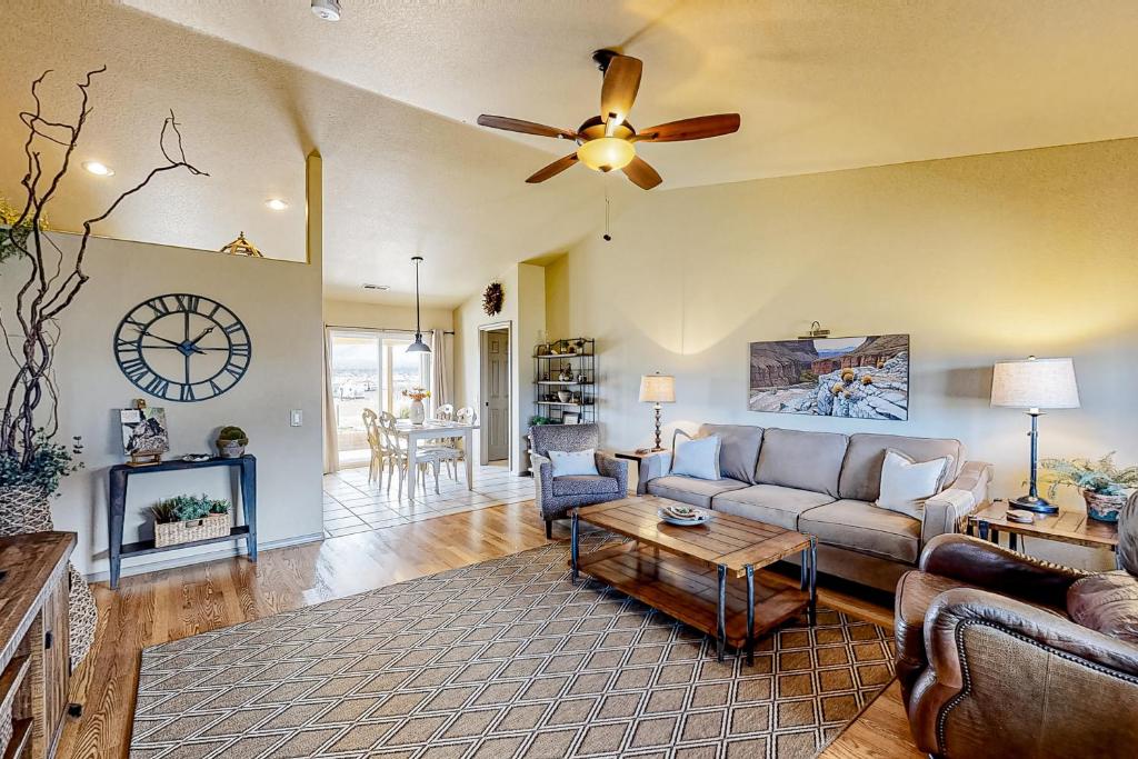 Silver Saddle Mountain Retreat in Elden Pueblo reviews, prices