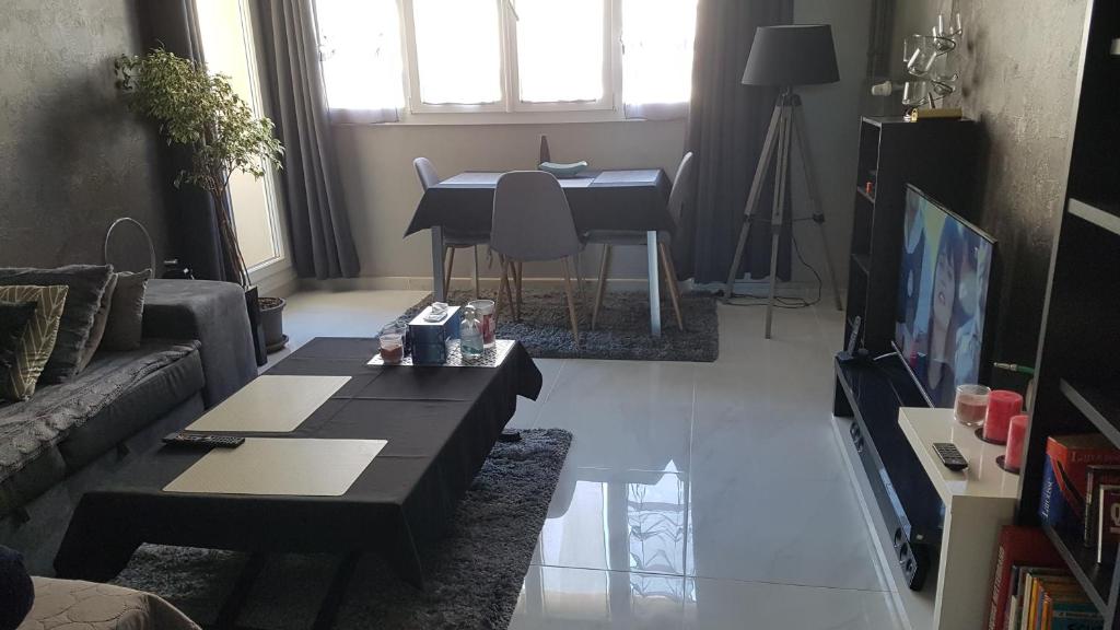 Appartement Et Garage — Hotel in Chalezeule