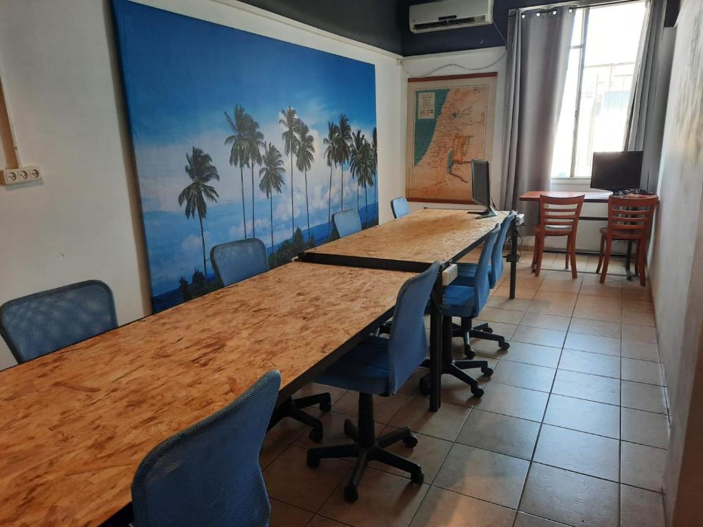 Shared lounge/TV area