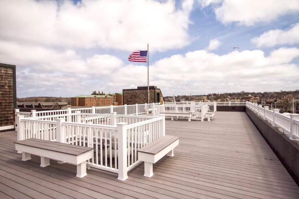 Wyndham Inn on Long Wharf photo