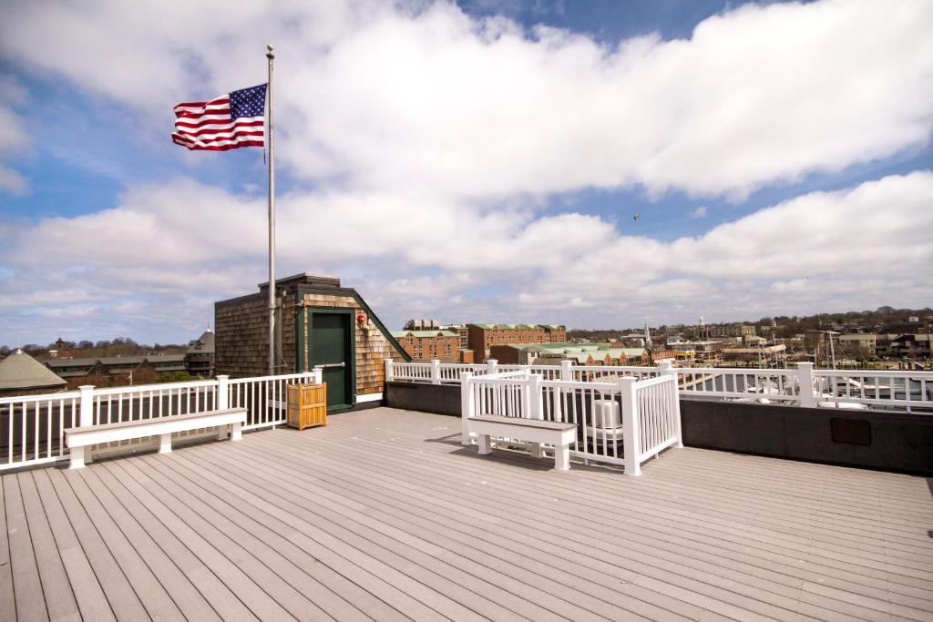 Wyndham Inn on Long Wharf photo