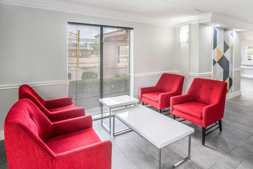 Motel 6-Dallas, TX - Market Center photo