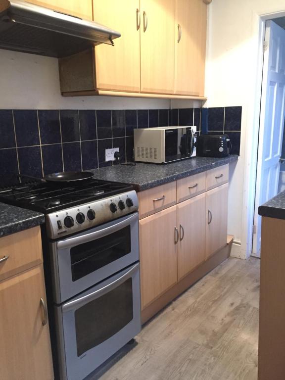 Private double room near City centre, Coventry photo