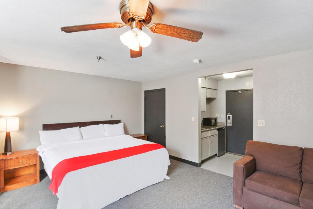 OYO Hotel Edmond - University of Central Oklahoma photo