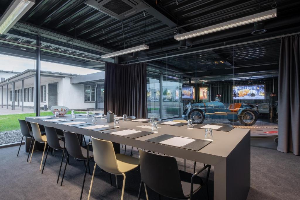 V8 Hotel Köln at MOTORWORLD — Restaurant & bars in Cologne, North Rhine-Westphalia