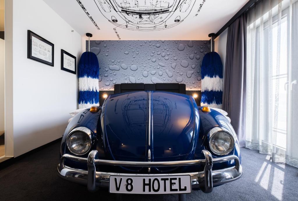 V8 Hotel Köln at MOTORWORLD — Hotel rooms in Cologne, North Rhine-Westphalia