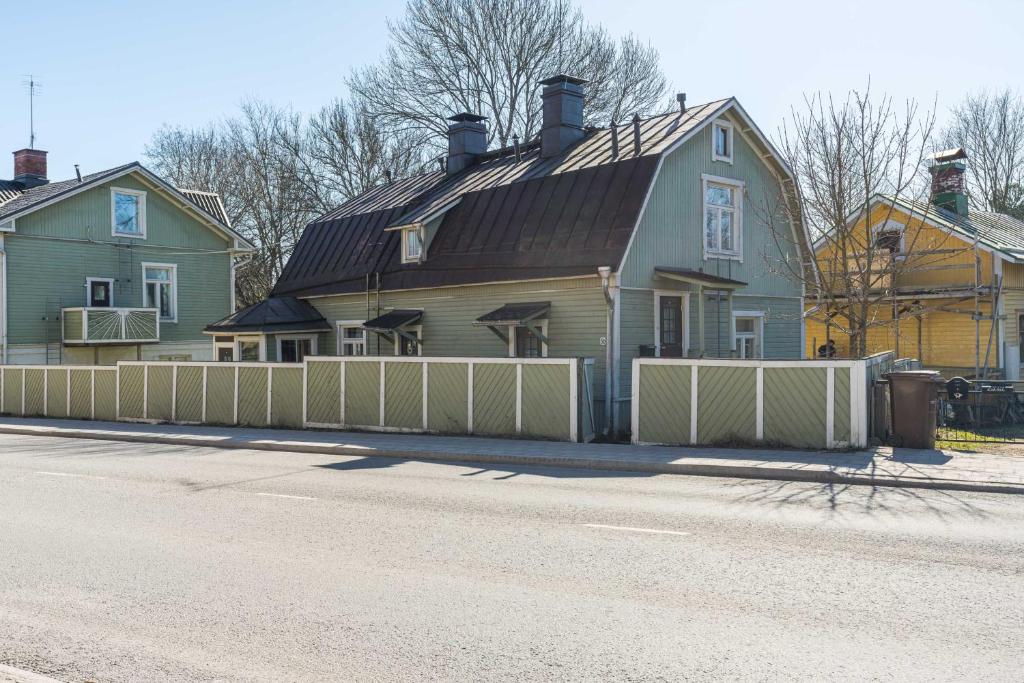Newly renovated apartment in a woodenhouse from 1910 in Martti! photo