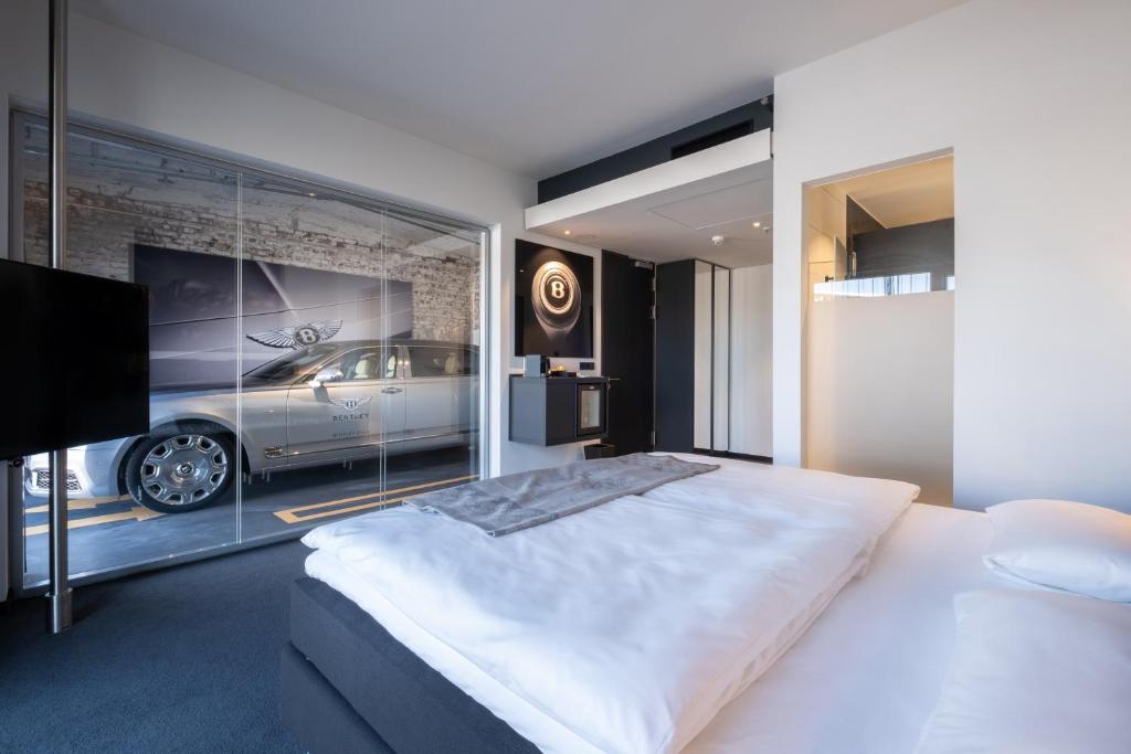V8 Hotel Köln at MOTORWORLD — Hotel rooms in Cologne, North Rhine-Westphalia