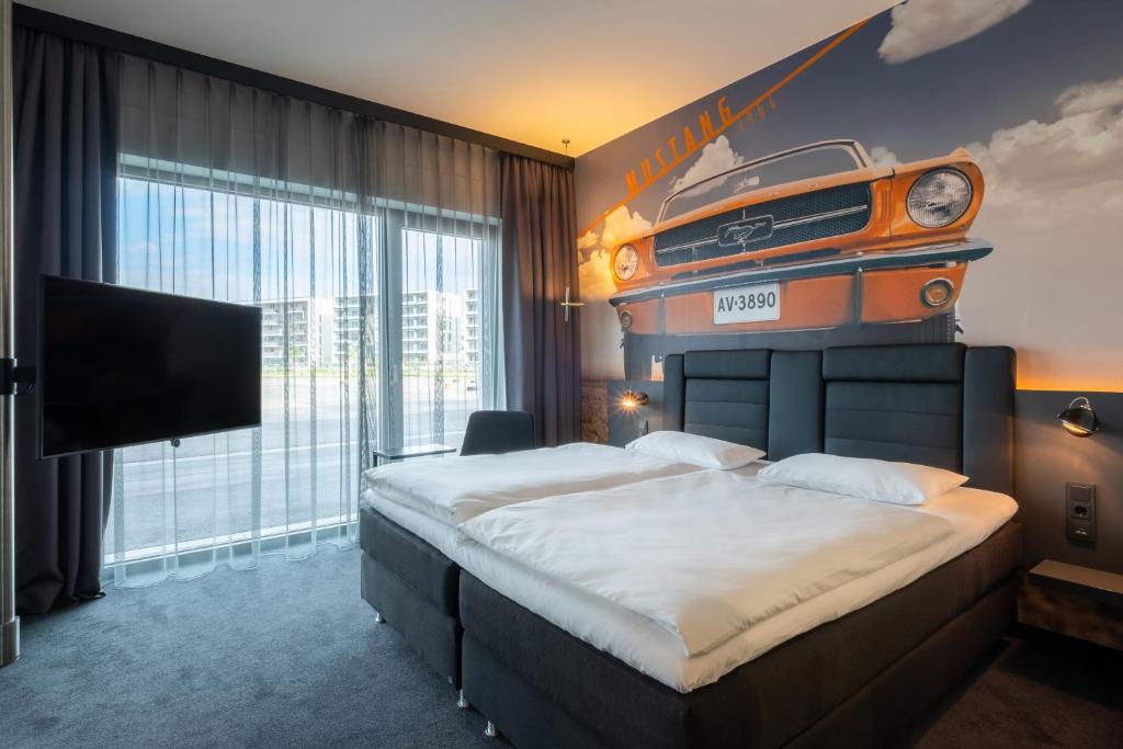 V8 Hotel Köln at MOTORWORLD — Hotel rooms in Cologne, North Rhine-Westphalia