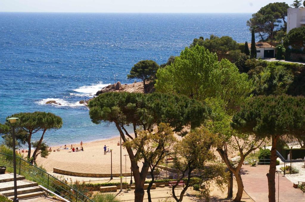 Carabela – Terraza y Vistas al Mar en Cala Salions - 1