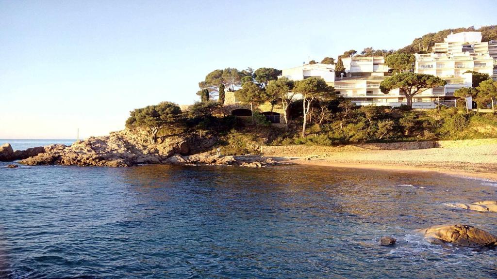 Carabela – Terraza y Vistas al Mar en Cala Salions - 2