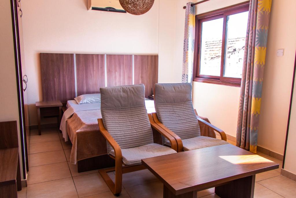 Lakis Court photo