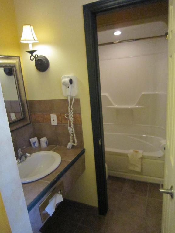Best Northern Motel and Restaurant photo