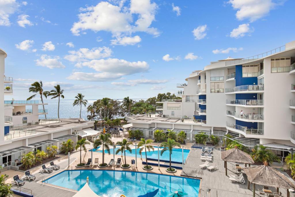 Hamptons Meets Hervey Bay In Upmarket Resort - Ocean Views — Hotel in Hervey Bay
