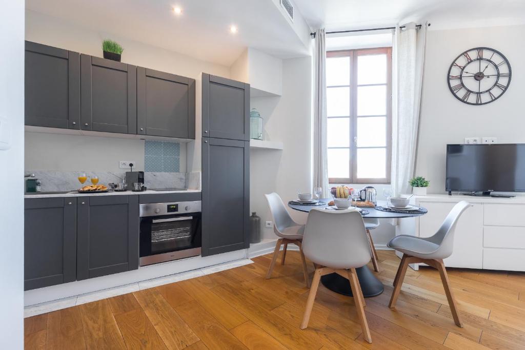 Gorgeous 1 Bdr with gardens view in the Old Town - 2