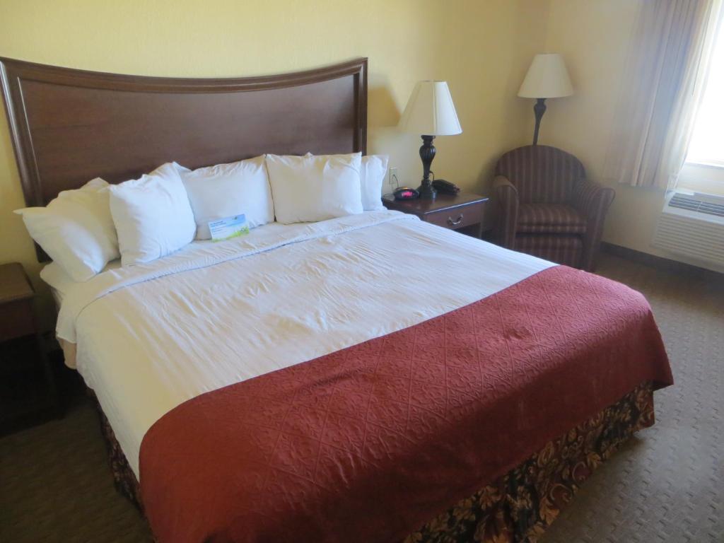 Days Inn by Wyndham Ellis photo