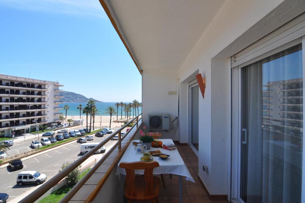 RNET - RHC VIV Roses Holiday Center, Roses