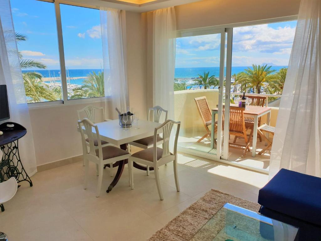 FANTASTIC APARTMENT IN FRONT OF THE SEA & MARINA - 3