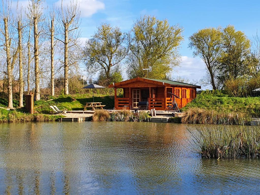 Kingfisher Cabin, Lincoln