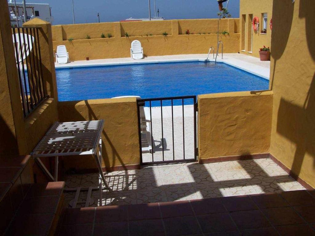 Urb. Las Cañas I. Apartamento F2 - 2