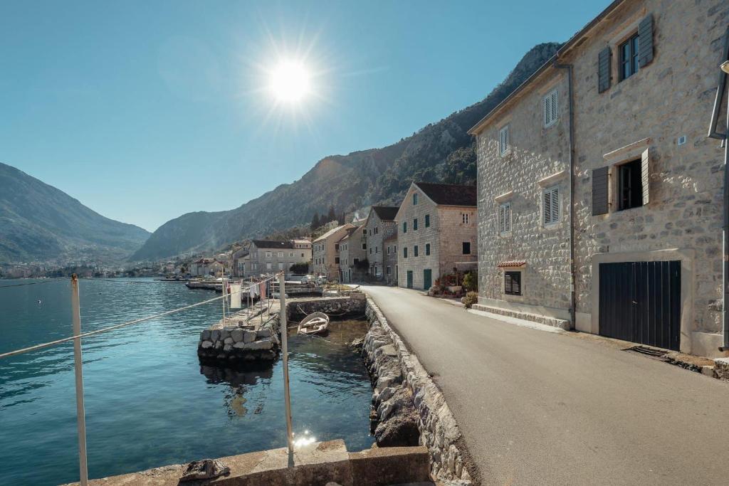 18th Century Villa in the UNESCO Bay of Kotor - 4