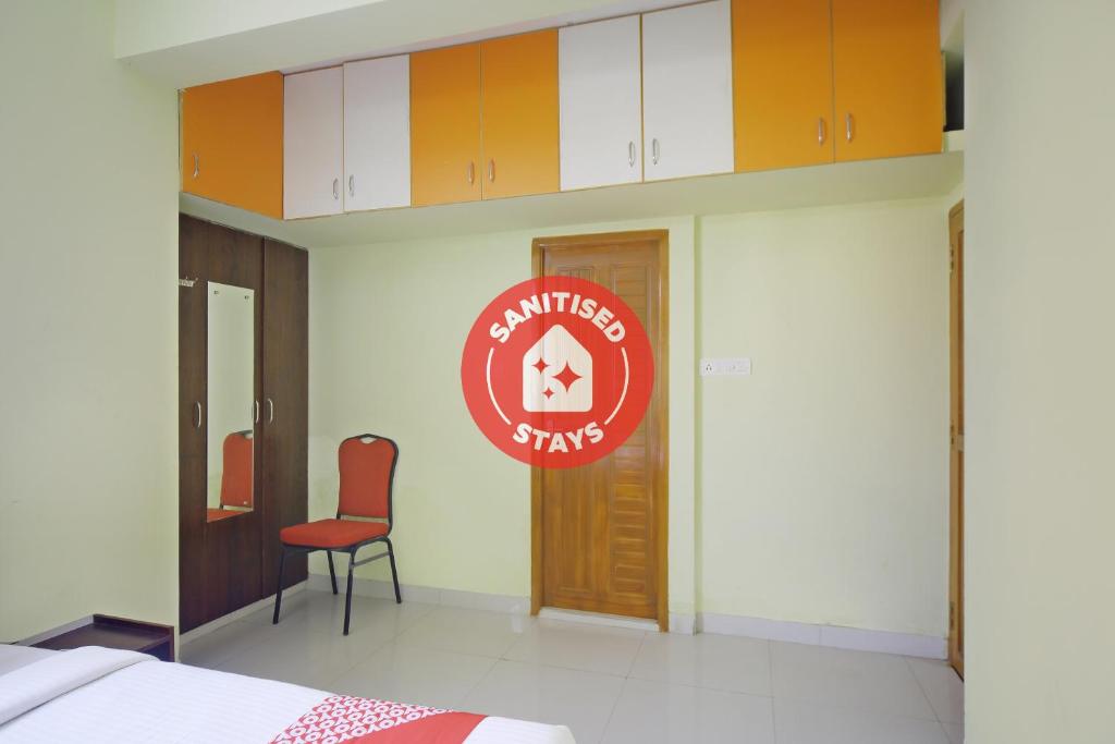Vaccinated Staff - OYO 75718 Shriram Residency