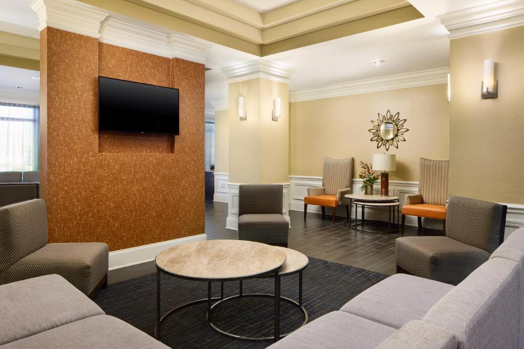 Holiday Inn Express & Suites Alpharetta photo