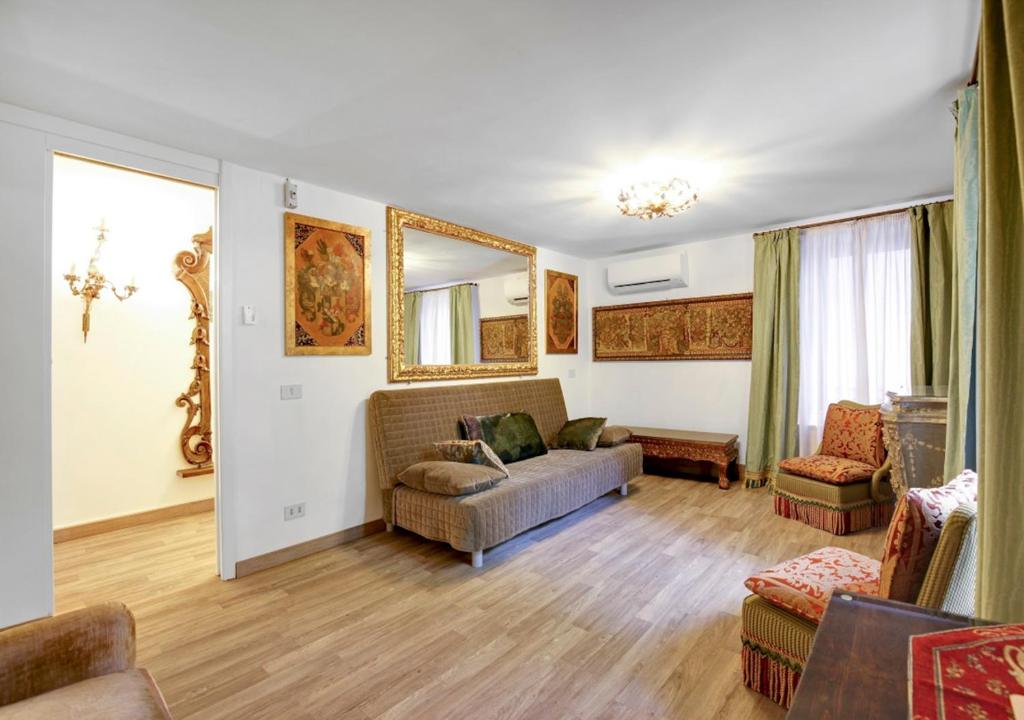 Venetian Apartment Accademia Dorsoduro District - 2