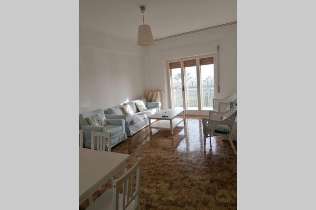 Intero appartamento sul mare per gruppi e famiglie in in in Praia a