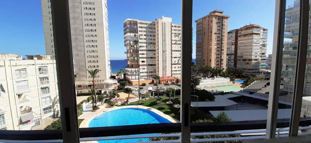 Apartamento mediterraneo, muy centrico, en Plaza Triangular, soleado, con jardines y piscina y la pl — Hotel in Benidorm - Costa Blanca