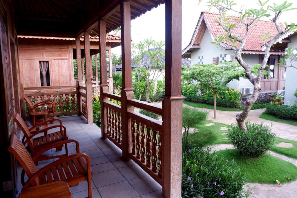 Blue Harbor Beachfront Villas &#038; Resto