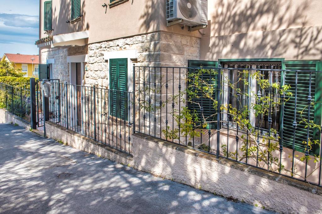 S145 - Sirolo, nuovissimo trilocale in centro con giardino — Hotel in Sirolo