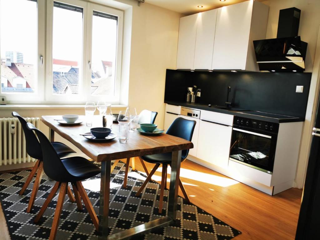 Charmante Zentrumswohnung mit Balkon und 80 zoll TV - 5