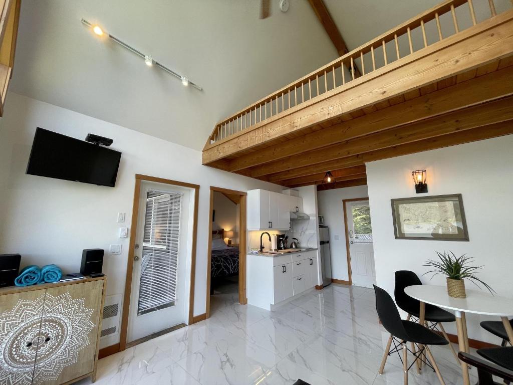 Doc Holiday Cabin by Natural Elements Vacation Rentals photo