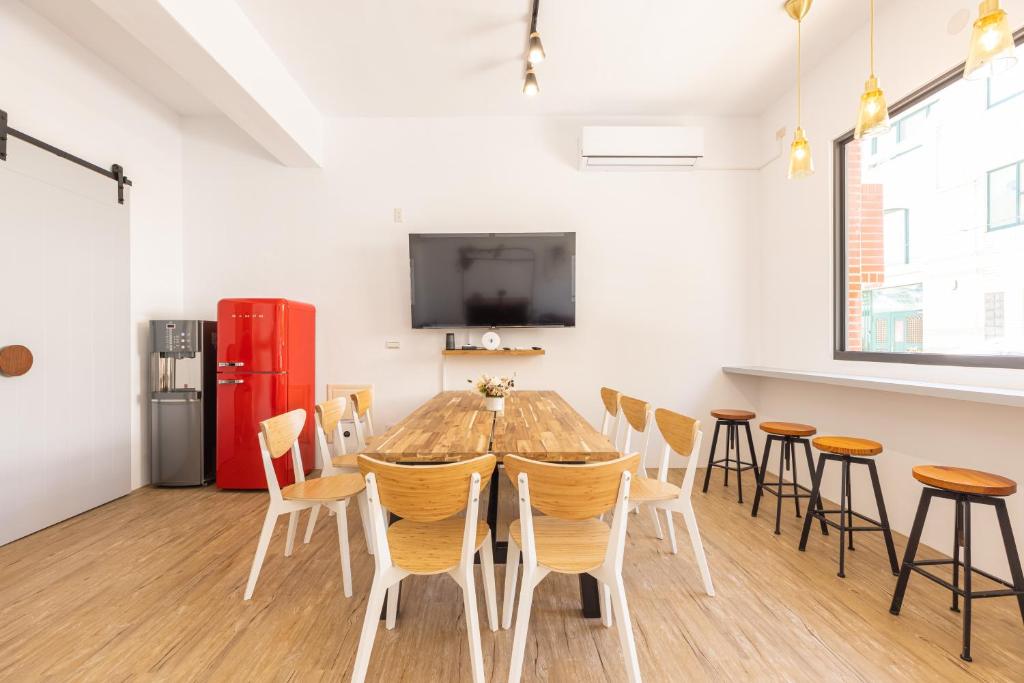 Shared lounge/TV area