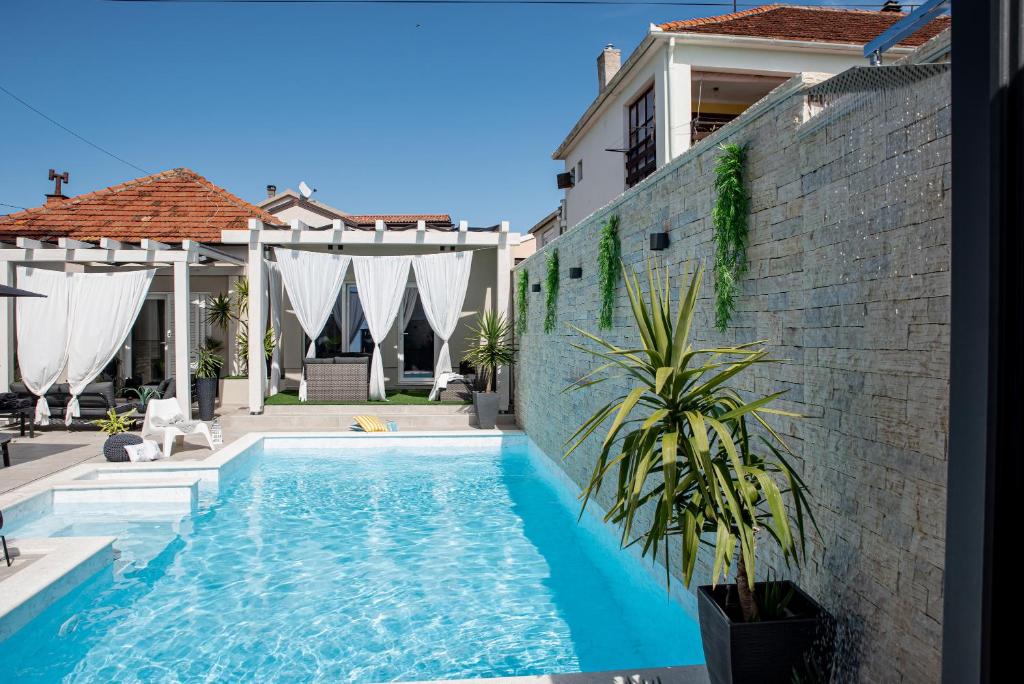 Tyra Delux — Hotel in Zadar
