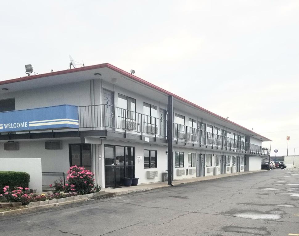 Skyline Inn photo