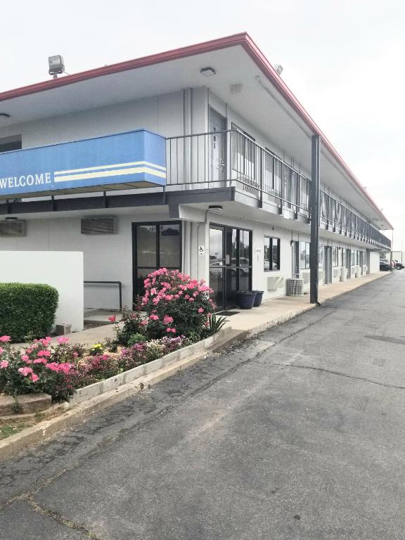 Skyline Inn photo