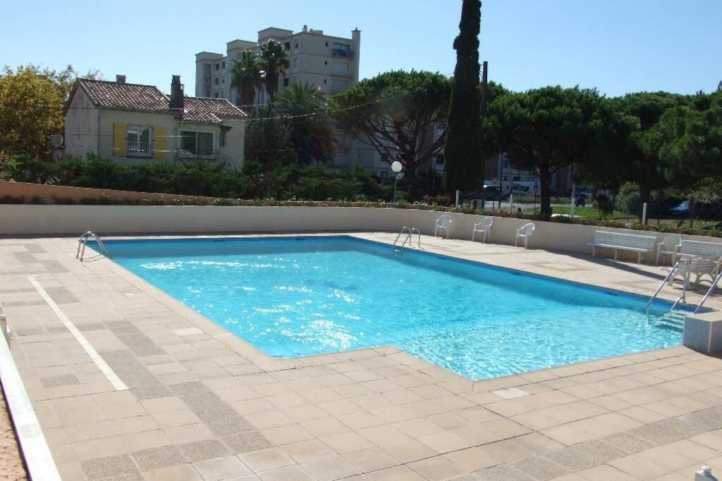 T2 climatisé à 5 minutes à pied de la plage avec parking, piscine et wifi - 2