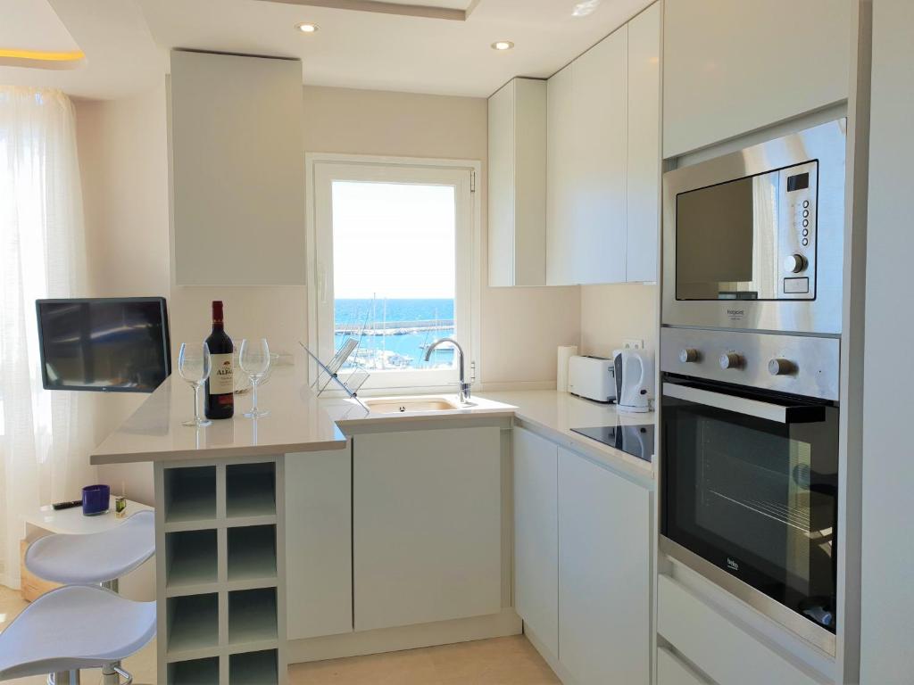 FANTASTIC APARTMENT B IN FRONT OF THE SEA & MARINA - 4
