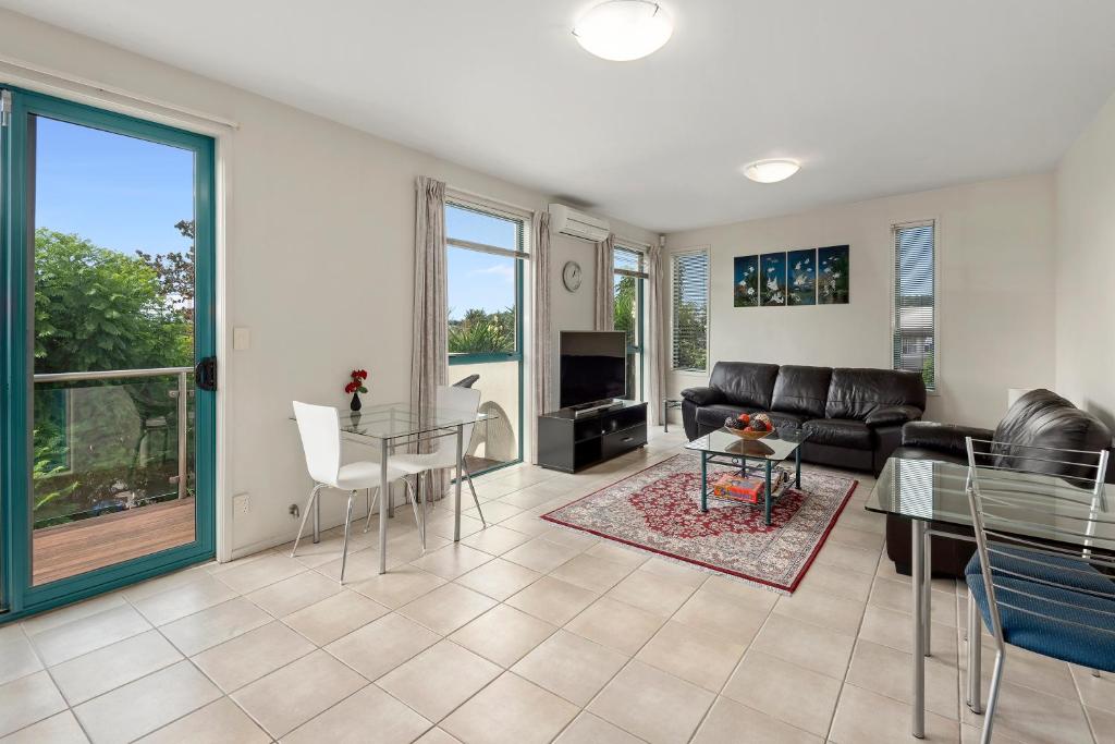 Shared lounge/TV area, Parkhill Accommodation in Whangarei