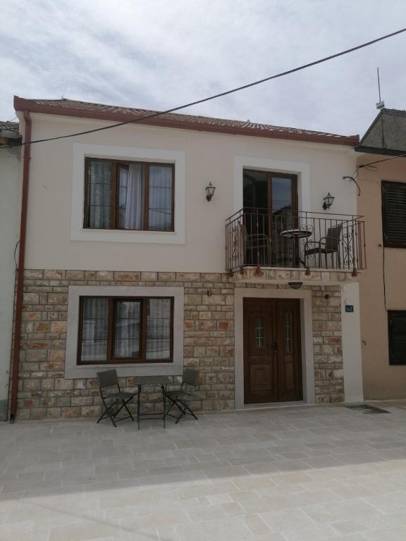 VILA MIRA - 2
