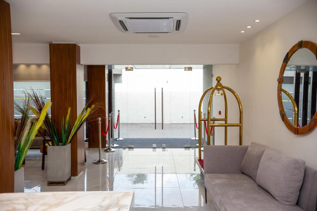 フロント・ロビー