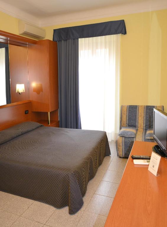Hotel Aurora photo